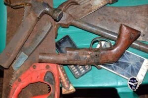 Kaporo-Rail : 12 interpellations et un arsenal saisi dans un repaire criminel, selon la Police nationale